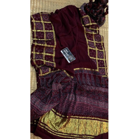 IG7418 pure gazzi silk lakdi patta jari pallu 