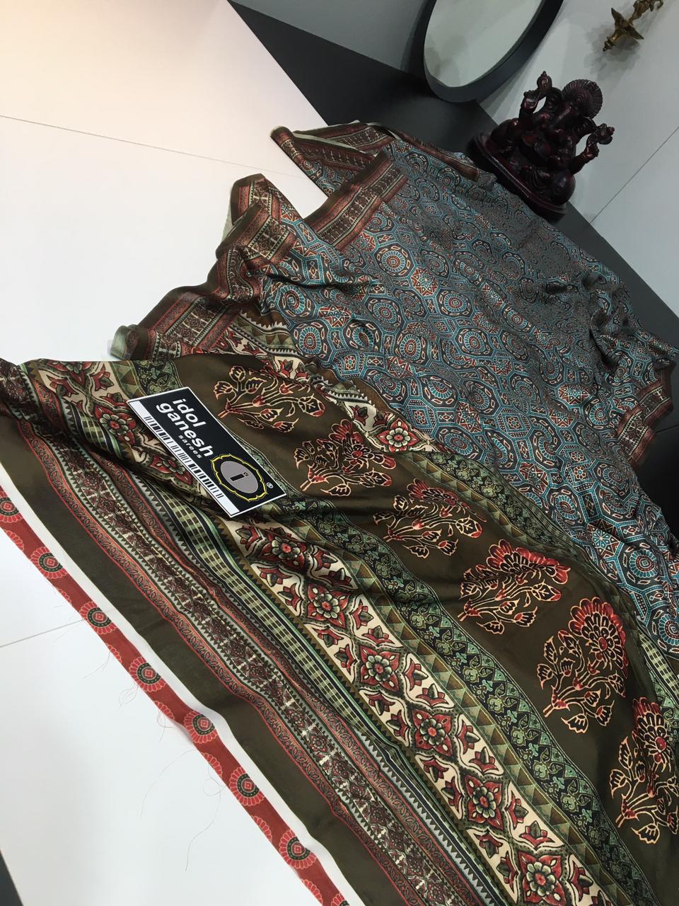 IG1342 Pure satin crape 