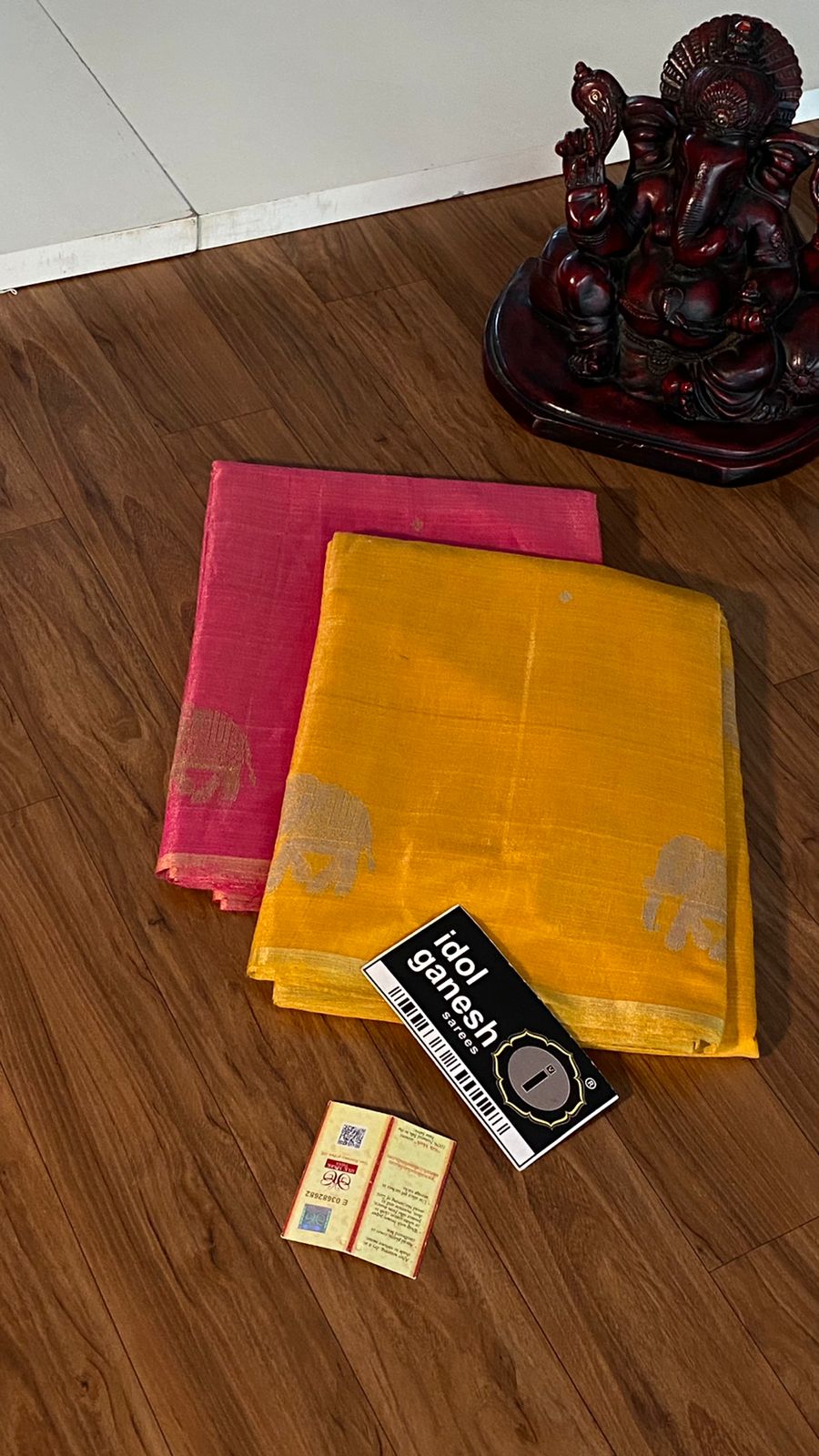 IG3877 pure Handlooms soft tissue taster 